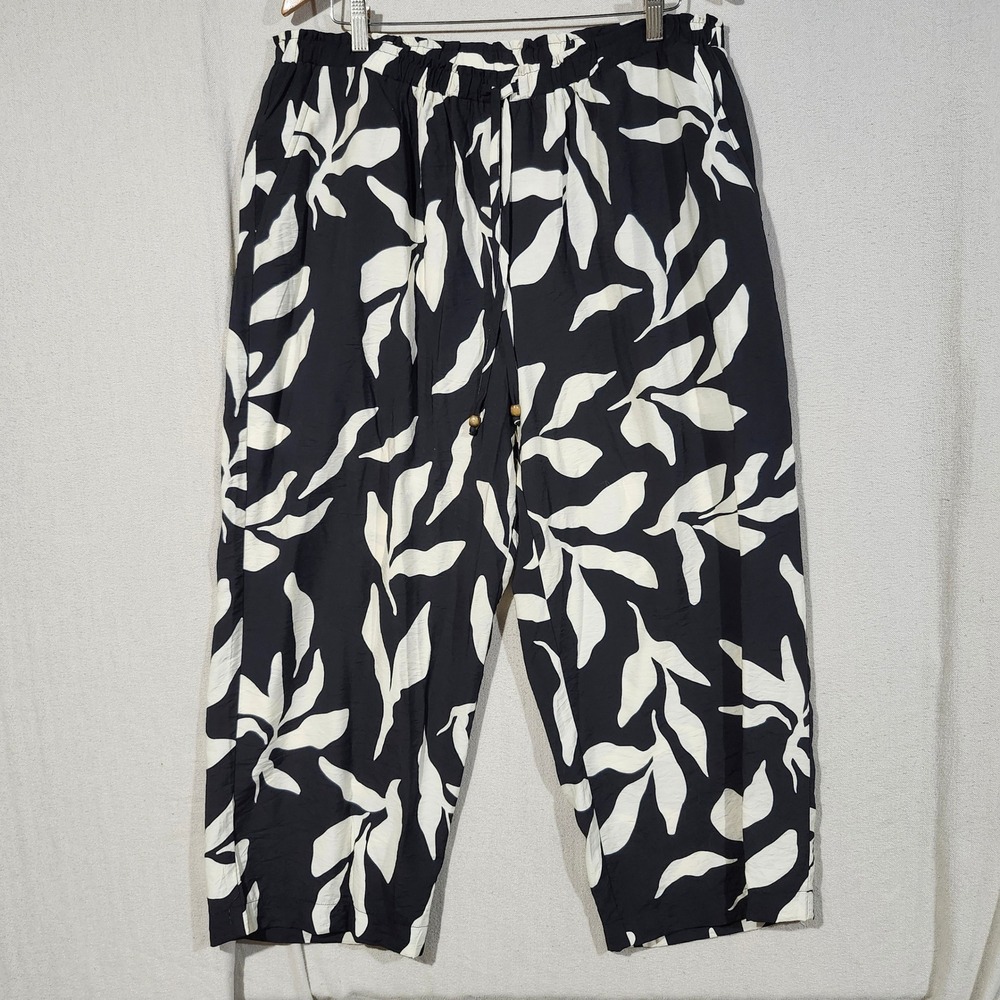 Soho Apparel Women 2X Black White Leaf Print Wide Leg Crop Drawstring Pants